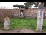 08215 ostia - regio v - insula ii - domus della fortuna annonaria (v,ii,8) - raum (14) - hof - bli ri sueden - 01-2024.jpg